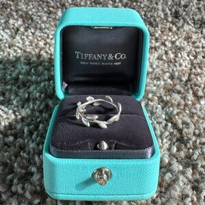 Tiffany & Co. Sterling silver Paloma Picasso olive leaf Ring size 6
